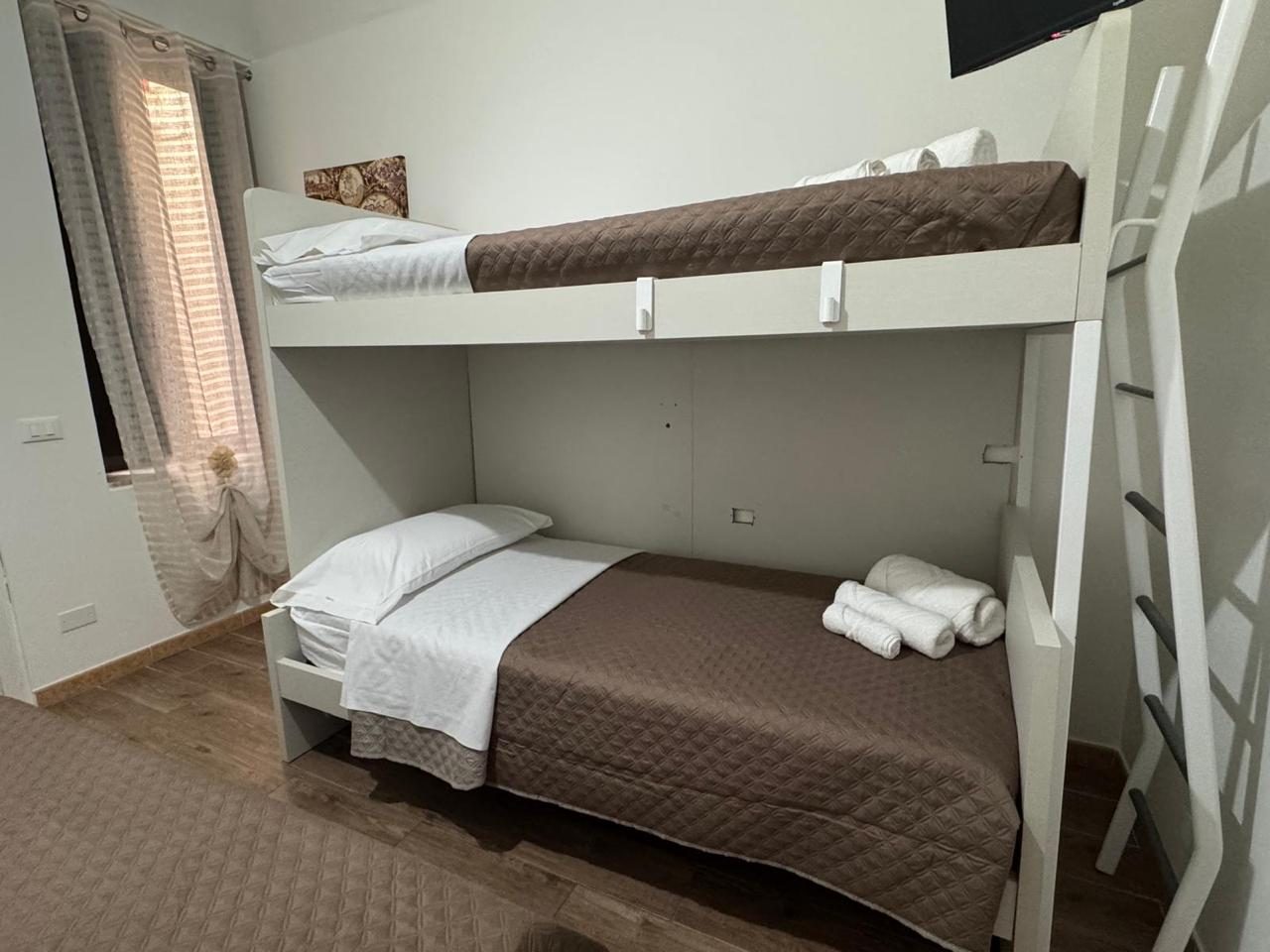 Cameretta con letto a castello